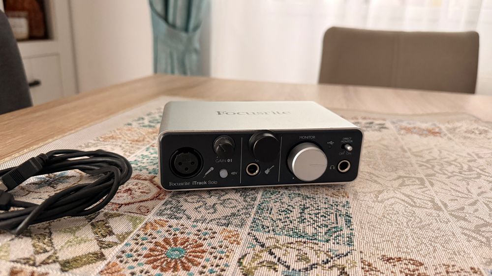 Interfata Audio Focusrite iTrack Solo Placa de Sunet Externa USB Microfon si Chitara + placa de sunet PC