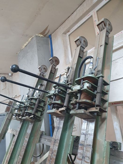 Presa hidraulică, de dimensiuni mari, pentru lemn, MAWEG