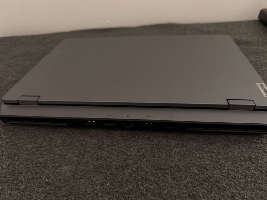 Lenovo Laptop LOQ 15IAX9