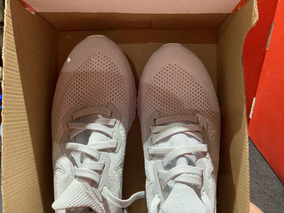 Различни номера дясна-43/лява-45 Nike Epic Reactflyknit 2
