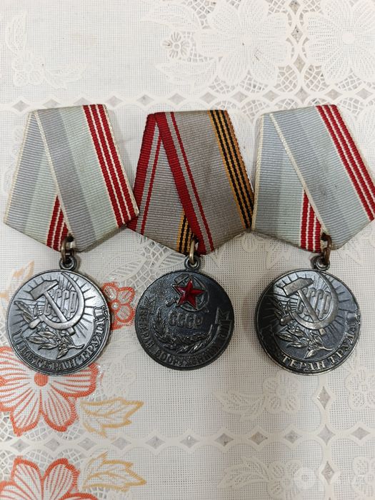 Медали СССР и Узбекистана