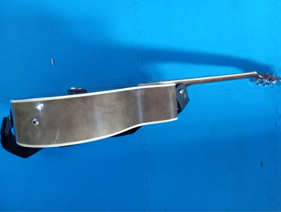 Гитара совешенно новая!