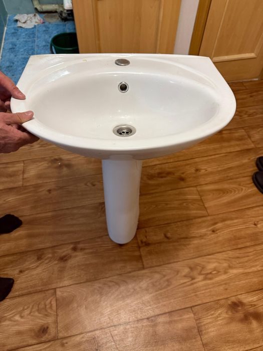 Продаётся раковина с пьедесталом