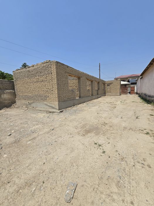 Сотув Истиқлол стадиони ёнида