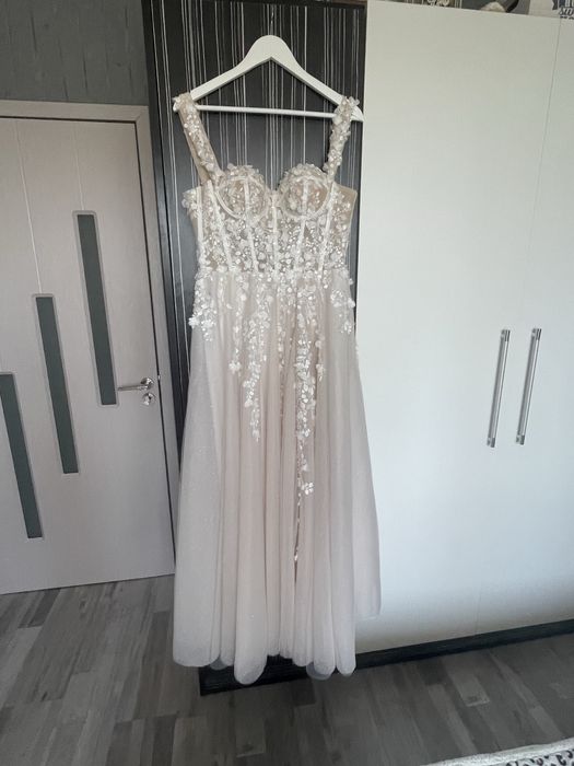 Булчинска рокля с орнаменти