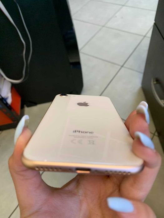 iPhone 8 • 64GB