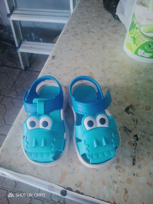 Детские сандали..