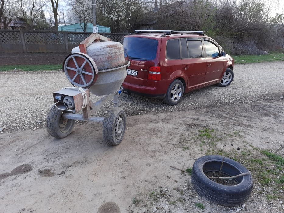 Betonieră și popi metalici de încheiat