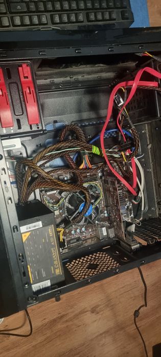 Ofer spre vanzare pc intel i5 a 7 a generație