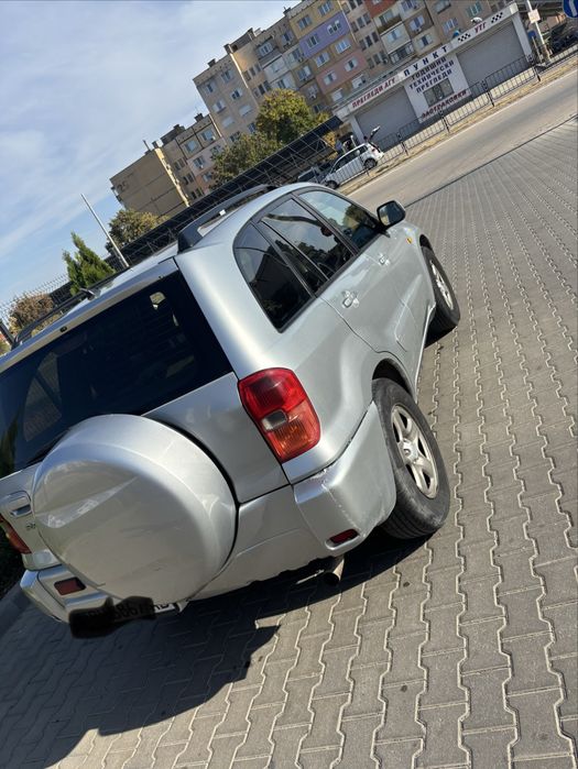 Toyota RAV 4 джип