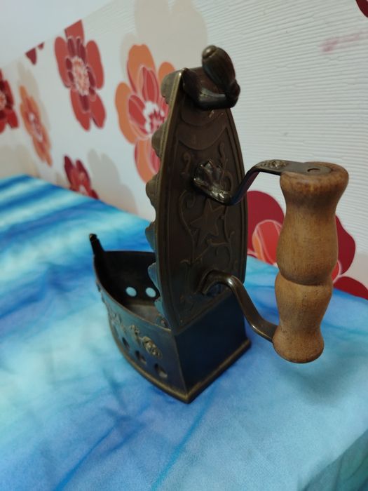 Бронзова ютия на жар