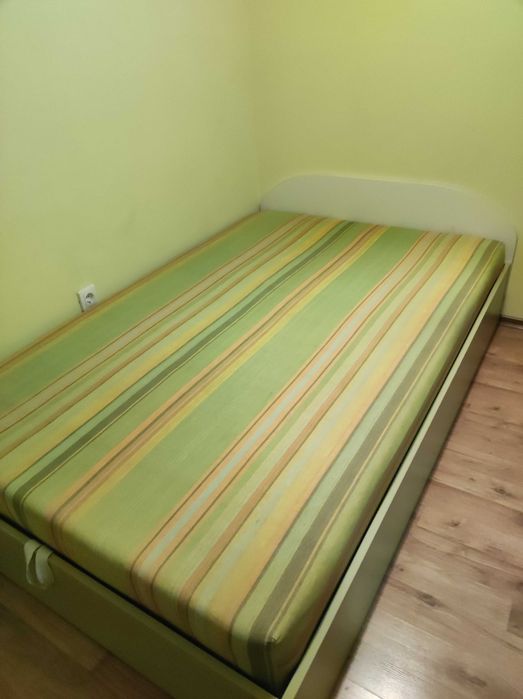 Легло с повдигащ механизъм