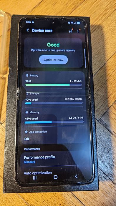 Samsung Galaxy Flip 5 de 256 pata pe display