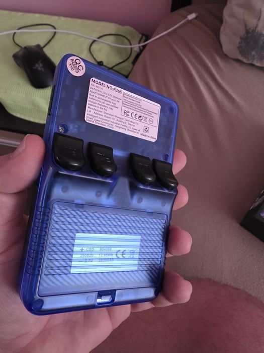 Игрална конзола с ретро игри