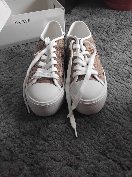 Чисто нови дамски маратонки / кецове GUESS (Оригинал) – 39 номер (US 8.5) Доставено от USA