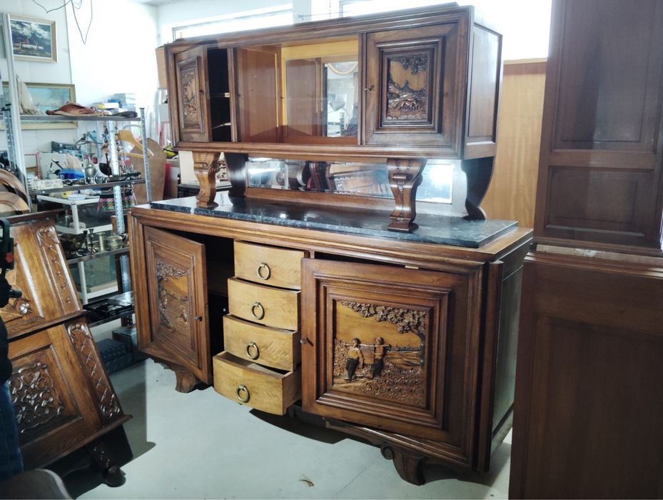 Шкаф с мраморен плот