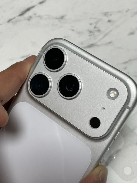 Iphone 17 pro E sim 256 GB