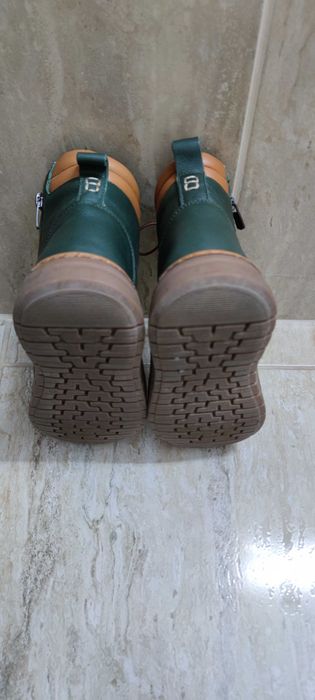 Ghete kaki din piele naturala
