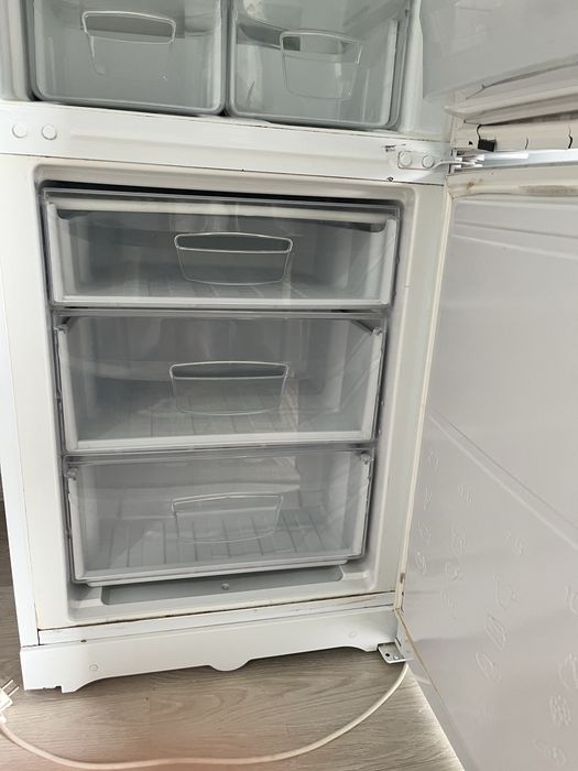 Холодильник indesit