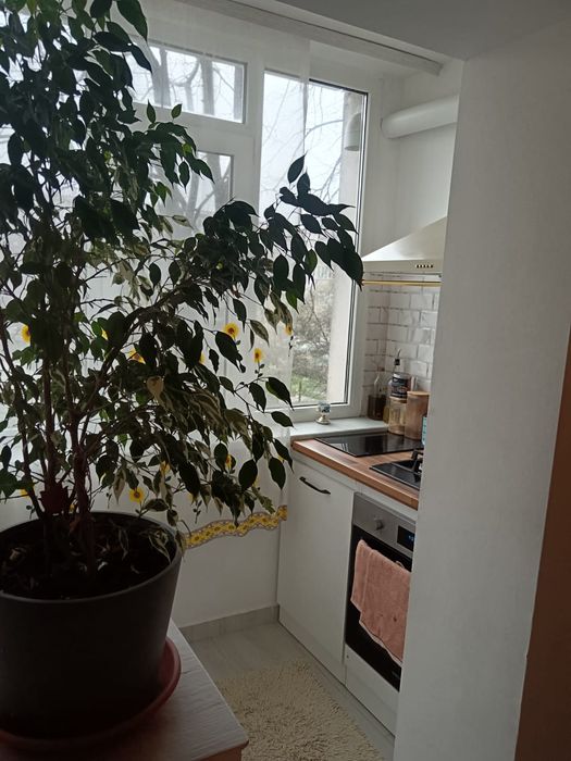 Vând apartament 3 camere  poarta 6