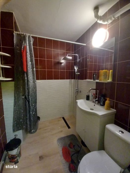 Apartament 3 camere, 64 mp, zona Sasar