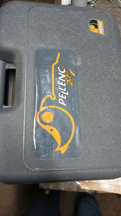 Foarfeca electrica de curatat pomi si vita vie