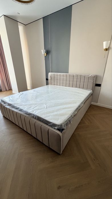 Двуспальная кровать