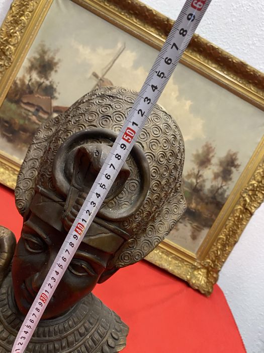 Стар бюст египетски фараон