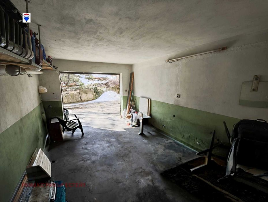 Гараж с ток за продажба кв. Дружба 3