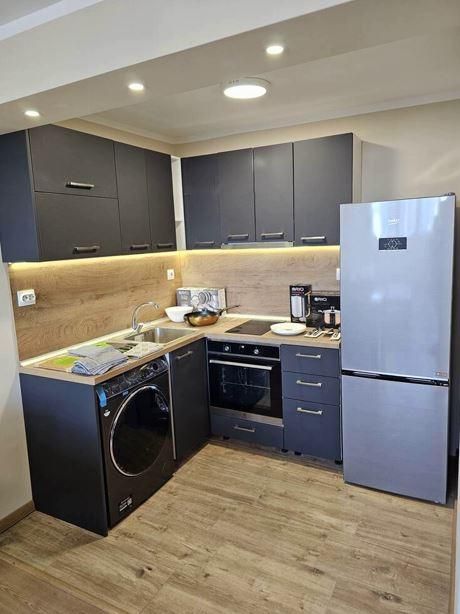 Дава се под наем Двустаен апартамент в Бургас, Лазур - 57 кв.м за 612 € - Снимка #2