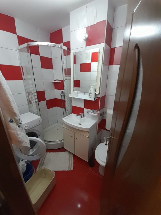 Inchiriez apartament