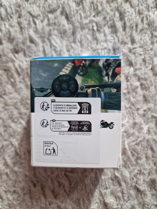 Vand telecomanda Bluetooth reîncărcabila , noua , pret 100 lei