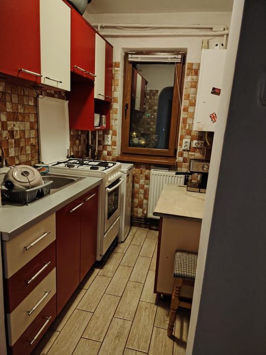 Inchiriez apartament 3 camere