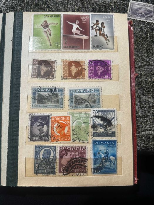 пощенски марки и класьори