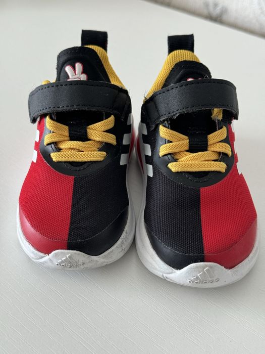 кроссовки Adidas