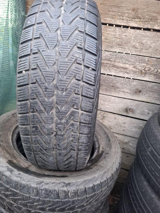 Vand set 4  anvelope 235 65 17 vredestine bune iarna