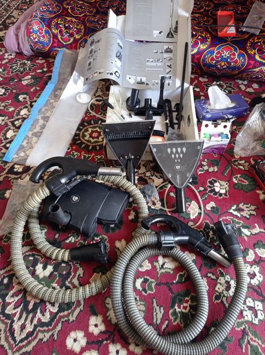 Запчасти roboclean aura.имееться 2 шланк один новый моющый запчасти .