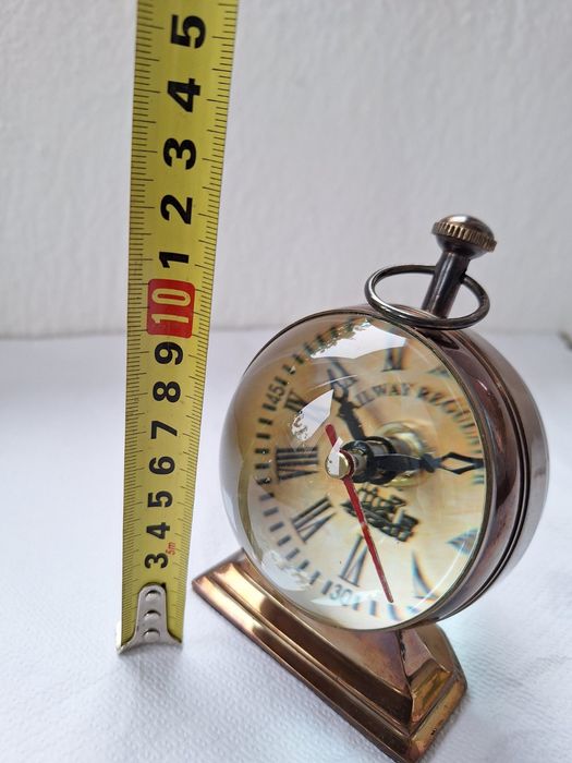 Часовник настолен бронзов с ретро дизайн 





Настолен бронзов часовн