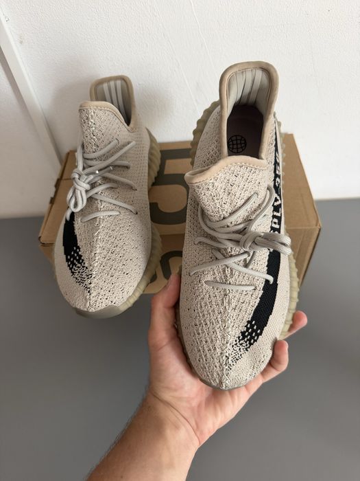 Yeezy 350 V2.