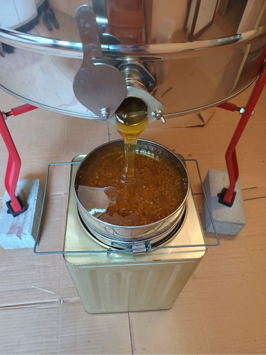 Пчелен мед и пчелни продукти