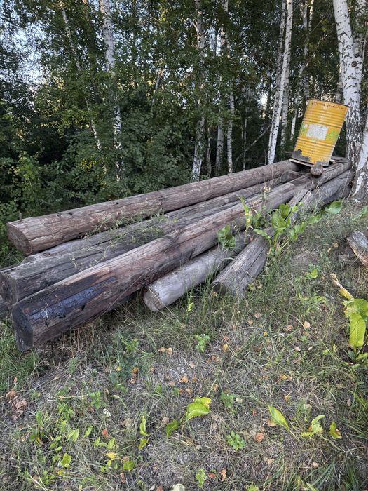 Деревянные столбы электропередач