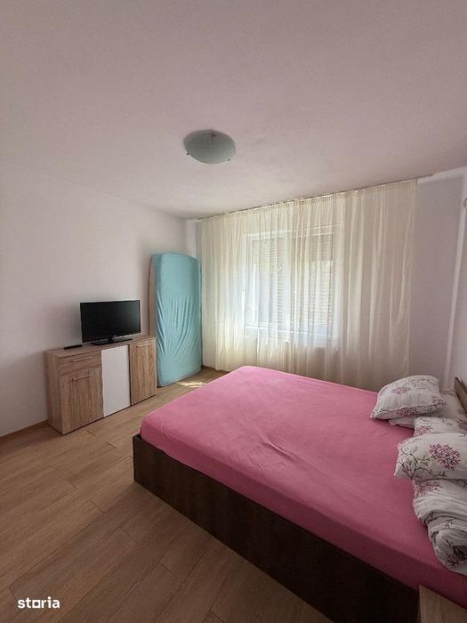 De inchiriat Apartament 3 camere cu teren, zona Cetate Lidl.