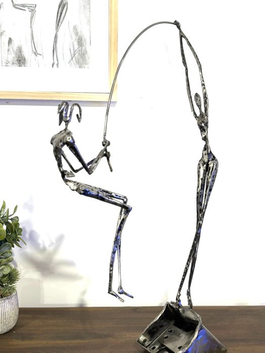 Sculptura Pescar + schita inramata . Otel semnata Razvan Ghita