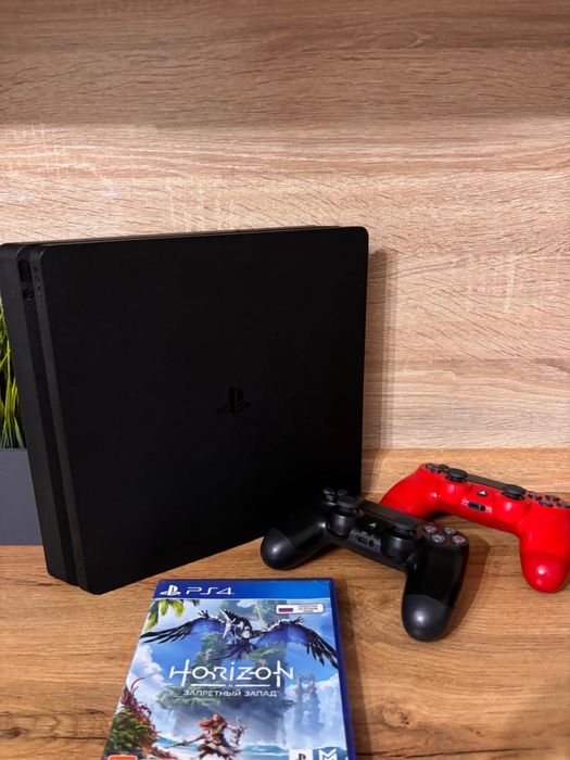 Продам пс 4 в отличном состояние 500гб есть покупная игра с пс стор
