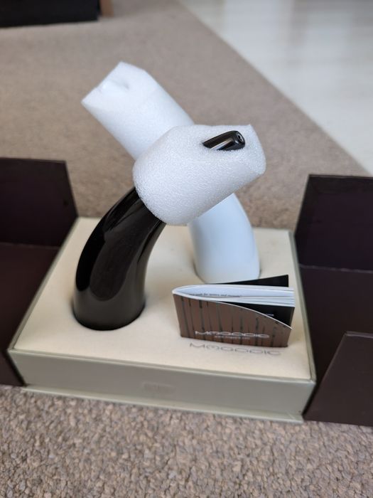 Комплект за сол и пипер на марката Magppie, на известния дизайнер Карим Рашид