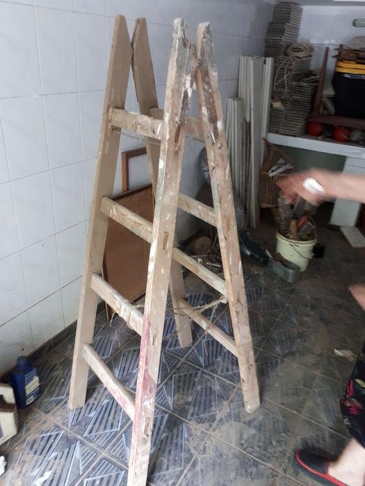 Scara din lemn pentru zugrăvit