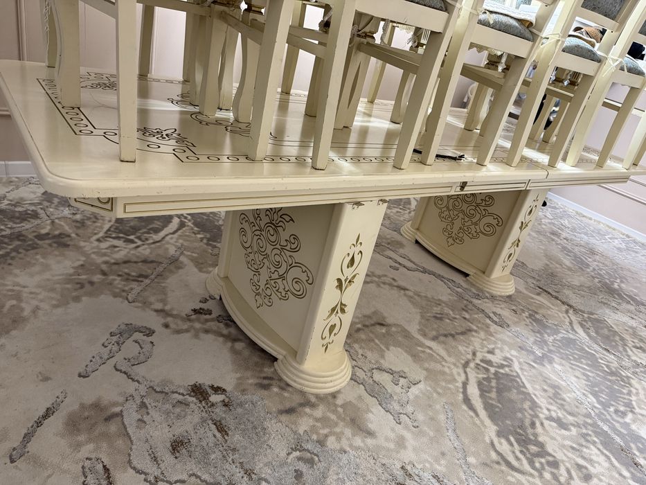 Продается стол в зал