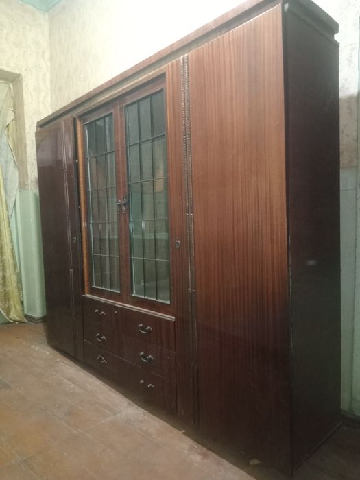 Продам сервант ХЕЛЬГА