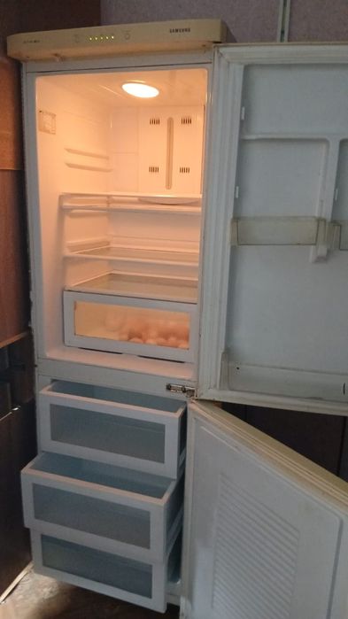 Продам холодильник