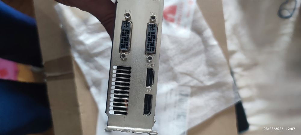 Sapphire ATI Radeon HD 5770 1G HDMI,DP,2 x DVI DirectX 11 Graphics Car